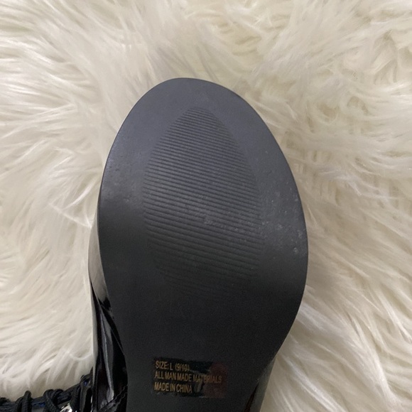 Black patent leather platform lace up boots - Picture 7 of 8